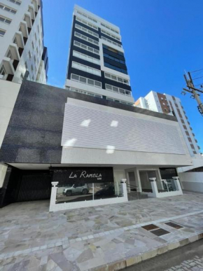 APARTAMENTO LUXO, PROXIMO SANTINHA DUAS quadras MAR